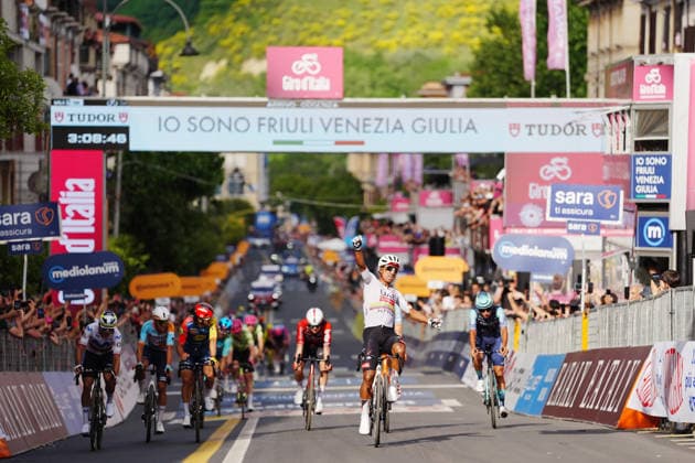 Ecuador™s Manuel Jhonatan Narvaez of UAE Team Emirates XRG winner of the stage during Stage 4 of the Giro d™Italia, from Catanzaro to Cosenza, Italy, Tuesday, May 12, 2026.  Copyright: xMassimoxPaolone LaPressex