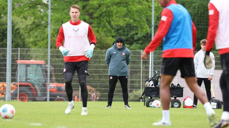 12 05 2026, xrekx, Fußball 2 Bundesliga, 1 FC Kaiserslautern Training v l Torsten Lieberknecht Trainer 1 FC Kaiserslautern DFL DFB REGULATIONS PROHIBIT ANY USE OF PHOTOGRAPHS as IMAGE SEQUENCES and or QUASI VIDEO Kaiserslautern