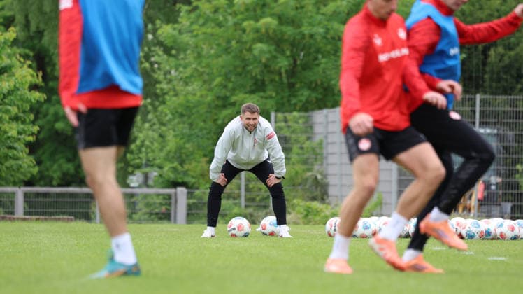 12 05 2026, xrekx, Soccer 2 Bundesliga, 1 FC Kaiserslautern Training v l Max Lieberknecht Videoanalyst 1 FC Kaiserslautern DFL DFB REGULATIONS PROHIBIT ANY USE OF PHOTOGRAPHS as IMAGE SEQUENCES and or QUASI VIDEO Kaiserslautern