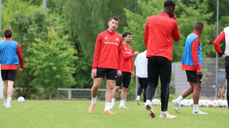 12 05 2026, xrekx, Soccer 2 Bundesliga, 1 FC Kaiserslautern Training v l Daniel Hanslik 1 FC Kaiserslautern DFL DFB REGULATIONS PROHIBIT ANY USE OF PHOTOGRAPHS as IMAGE SEQUENCES and or QUASI VIDEO Kaiserslautern