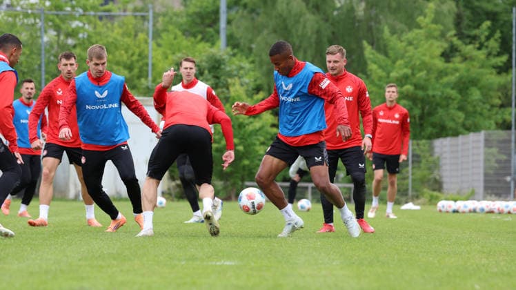12 05 2026, xrekx, Soccer 2 Bundesliga, 1 FC Kaiserslautern Training v l David Schramm 1 FC Kaiserslautern DFL DFB REGULATIONS PROHIBIT ANY USE OF PHOTOGRAPHS as IMAGE SEQUENCES and or QUASI VIDEO Kaiserslautern