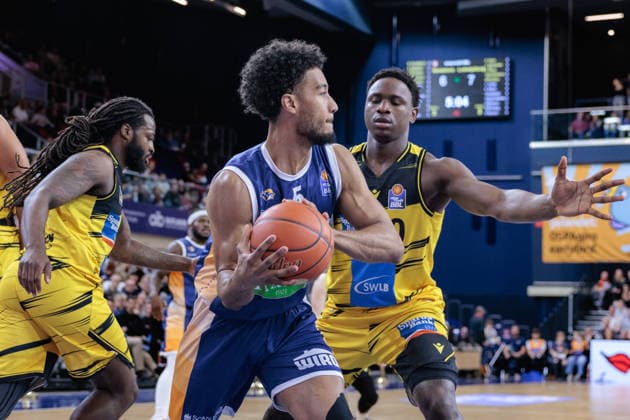 D Shawn Schwartz ROSTOCK SEAWOLVES, 05 vs Babacar Sane MHP Riesen Ludwigsburg, 00 , GER, Rostock Seawolves vs MHP Riesen Ludwigsburg, easycredit BBL, Basketball, Bundesliga, Play Ins, Season 2025 2026, 12 05 2026 GER, Rostock Seawolves vs MHP Riesen Ludwigsburg, easycredit BBL, Basketball, Bundesliga, Play Ins, Season 2025 2026, 12 05 2026 Rostock Copyright: xEibner-Pressefoto DenverxEhrlichx EP_DEH