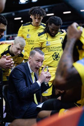 Mikko Riipinen MHP Riesen Ludwigsburg, Head Coach swears in the Giants, GER, Rostock Seawolves vs MHP Riesen Ludwigsburg, easycredit BBL, Basketball, Bundesliga, Play Ins, 2025 2026 season, 12 05 2026 GER, Rostock Seawolves vs MHP Riesen Ludwigsburg, easycredit BBL, Basketball, Bundesliga, Play Ins, 2025 2026 season, 12 05 2026 Rostock Copyright: xEibner-Pressefoto DenverxEhrlichx EP_DEH