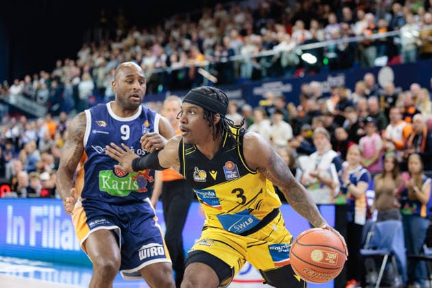 Stefan Smith MHP Riesen Ludwigsburg, 03 vs Deandre Lansdowne ROSTOCK SEAWOLVES, 09 , GER, Rostock Seawolves vs MHP Riesen Ludwigsburg, easycredit BBL, Basketball, Bundesliga, Play Ins, Season 2025 2026, 12 05 2026 GER, Rostock Seawolves vs MHP Riesen Ludwigsburg, easycredit BBL, Basketball, Bundesliga, Play Ins, Season 2025 2026, 12 05 2026 Rostock Copyright: xEibner-Pressefoto DenverxEhrlichx EP_DEH