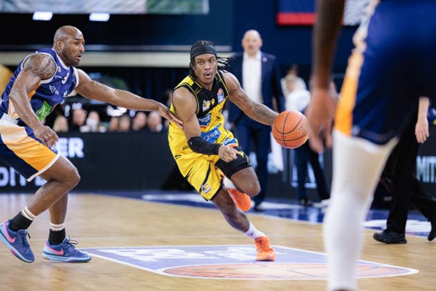 Stefan Smith MHP Riesen Ludwigsburg, 03 vs Deandre Lansdowne ROSTOCK SEAWOLVES, 09 , GER, Rostock Seawolves vs MHP Riesen Ludwigsburg, easycredit BBL, Basketball, Bundesliga, Play Ins, Season 2025 2026, 12 05 2026 GER, Rostock Seawolves vs MHP Riesen Ludwigsburg, easycredit BBL, Basketball, Bundesliga, Play Ins, Season 2025 2026, 12 05 2026 Rostock Copyright: xEibner-Pressefoto DenverxEhrlichx EP_DEH