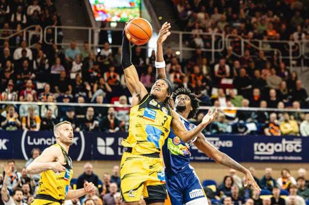 Rostock, Germany 12 May 2026 easyCredit BBL Play Ins 2025 2026 Rostock Seawolves vs MHP Riesen Ludwigsburg Pictured from left Stefan Smith MHP RIESEN Ludwigsburg and Kassim Nicholson Rostock Seawolves Stadthalle Rostock Mecklenburg Vorpommern Copyright: xFotostandx xVoelkerx