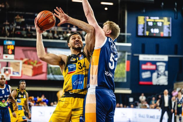 Rostock, Germany 12 May 2026 easyCredit BBL Play Ins 2025 2026 Rostock Seawolves vs MHP Riesen Ludwigsburg In the picture from left in the duel Gavin Schilling MHP RIESEN Ludwigsburg and Bent Leuchten Rostock Seawolves Stadthalle Rostock Mecklenburg Vorpommern Copyright: xFotostandx xVoelkerx