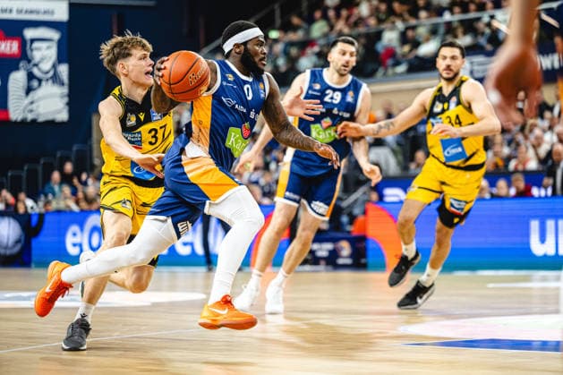 Rostock, Germany 12 May 2026 easyCredit BBL Play Ins 2025 2026 Rostock Seawolves vs MHP Riesen Ludwigsburg In the picture from left in the duel Julis Baumer MHP RIESEN Ludwigsburg and TJ Crockett Jr Rostock Seawolves Stadthalle Rostock Mecklenburg Vorpommern Copyright: xFotostandx xVoelkerx