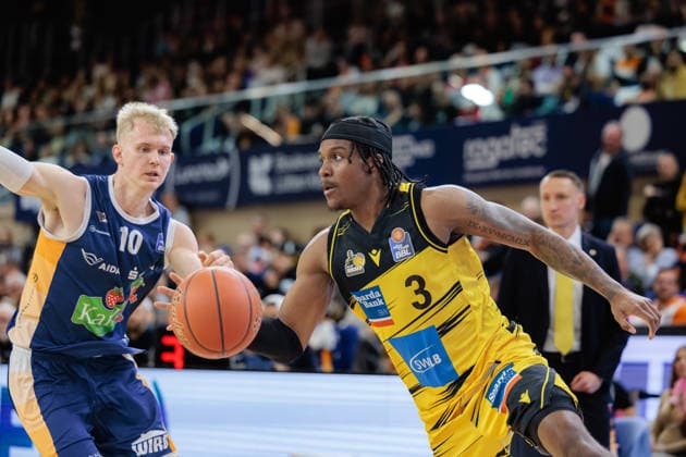 03mho vs Lukasz Kolenda ROSTOCK SEAWOLVES, 10 , GER, Rostock Seawolves vs MHP Riesen Ludwigsburg, easycredit BBL, Basketball, Bundesliga, Play Ins, Season 2025 2026, 12 05 2026 GER, Rostock Seawolves vs MHP Riesen Ludwigsburg, easycredit BBL, Basketball, Bundesliga, Play Ins, Season 2025 2026, 12 05 2026 Rostock Copyright: xEibner-Pressefoto DenverxEhrlichx EP_DEH
