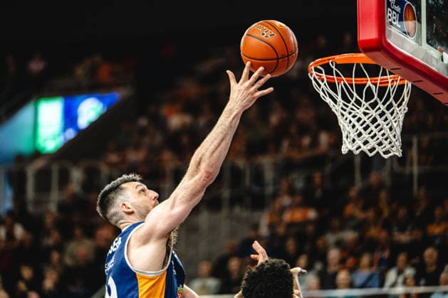 Rostock, Germany 12 May 2026 easyCredit BBL Play Ins 2025 2026 Rostock Seawolves vs MHP Riesen Ludwigsburg In the picture Owen Klassen Rostock Seawolves throws a basket Stadthalle Rostock Mecklenburg Vorpommern Copyright: xFotostandx xVoelkerx