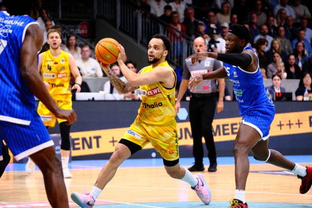 ProA Playoffs Quarterfinals Phoenix Hagen vs PS Karlsruhe LIONS, Hagen, 12 05 2026, Ischelandhalle Hagen Marcus Henri Graves 0, Phoenix Hagen, PG with an eye for the teammates on the move to the basket ProA Playoffs Quarterfinals Phoenix Hagen vs PS Karlsruhe LIONS, Hagen, 12 05 2026, Ischelandhalle Hagen Copyright: xBEAUTIFULxSPORTS Piepenstockx