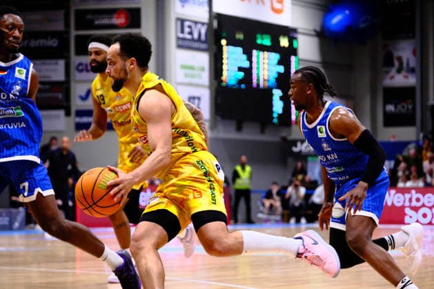 ProA Playoffs quarterfinals Phoenix Hagen vs PS Karlsruhe LIONS, Hagen, 12 05 2026, Ischelandhalle Hagen Marcus Henri Graves 0, Phoenix Hagen, PG on the move to the basket ProA Playoffs quarterfinals Phoenix Hagen vs PS Karlsruhe LIONS, Hagen, 12 05 2026, Ischelandhalle Hagen Copyright: xBEAUTIFULxSPORTS Piepenstockx