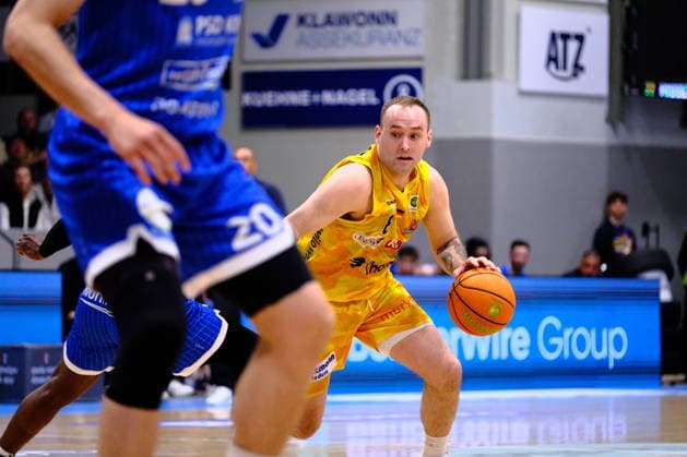 ProA Playoffs Quarterfinals Phoenix Hagen vs PS Karlsruhe LIONS, Hagen, 12 05 2026, Ischelandhalle Hagen Devin Lawrence Schmidt 8, Phoenix Hagen, SG tries to get through the defense ProA Playoffs Quarterfinals Phoenix Hagen vs PS Karlsruhe LIONS, Hagen, 12 05 2026, Ischelandhalle Hagen Copyright: xBEAUTIFULxSPORTS Piepenstockx