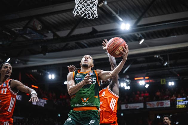 1 Basketball Bundesliga, easyCredit BBL, Season 2025 2026, Men, Play Ins, Match for 7th place, 12 05 2026, RASTA Vechta Gladiators Trier Jordan Roland 15 VET CONCEPT Gladiators Trier at Korbleger Vechta RASTA Dome Niedersachsen Germany