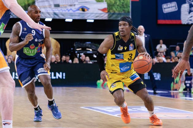 Stefan Smith MHP Riesen Ludwigsburg, 03 vs Deandre Lansdowne ROSTOCK SEAWOLVES, 09 , GER, Rostock Seawolves vs MHP Riesen Ludwigsburg, easycredit BBL, Basketball, Bundesliga, Play Ins, Season 2025 2026, 12 05 2026 GER, Rostock Seawolves vs MHP Riesen Ludwigsburg, easycredit BBL, Basketball, Bundesliga, Play Ins, Season 2025 2026, 12 05 2026 Rostock Copyright: xEibner-Pressefoto DenverxEhrlichx EP_DEH
