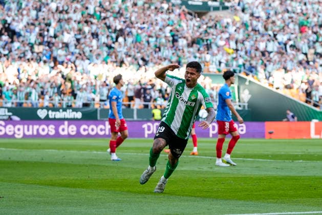 May 12, 2026, Sevilla, Sevilla, SPAIN: Cucho Hernandez of Real Betis celebrates a goal during the Spanish league, LaLiga EA Sports, football match played between Real Betis and Elche CF at La Cartuja stadium on May 12, 2026, in Sevilla, Spain. Sevilla SPAIN - ZUMAa181 20260512_zaa_a181_073 Copyright: xJoaquinxCorcherox