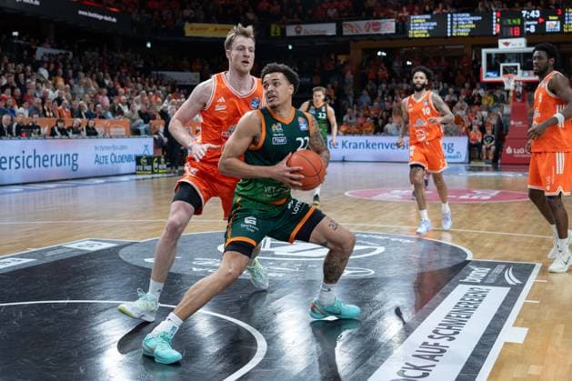 GER, Basketball, easy Credit BBL, Play Ins, Rasta Vechta vs VET CONCEPT Gladiators Trier 12 05 2026, Rasta Dome, Vechta, GER, easy Credit BBL, Play Ins, Rasta Vechta vs VET CONCEPT Gladiators Trier, pictured Nolan ADEKUNLE VET CONCEPT Gladiators Trier 22 Lars THIEMANN Rasta Vechta 21 nordphotoxgmbhx xRojahn nph00310