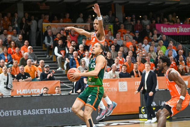 Jordan Roland VET CONCEPT Gladiators TRier, 15 vs Alonzo Verge jr RASTA Vechta, 11 RASTA Vechta vs VET CONCEPT Gladiators Trier, easyCredit Basketball Bundesliga, Play Ins, 2025 2026 season, 12 05 2026, RASTA Vechta vs VET CONCEPT Gladiators Trier, easyCredit Basketball Bundesliga, Play Ins, 2025 2026 season, 12 05 2026 Vechta Copyright: xEibner-Pressefoto RobertxGertzenx EP_RGN