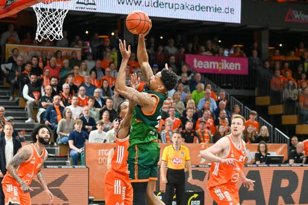 Urald KIng VET CONCEPT Gladiators Trier, 20 vs Alonzo Verge jr RASTA Vechta, 11 RASTA Vechta vs VET CONCEPT Gladiators Trier, easyCredit Basketball Bundesliga, Play Ins, Season 2025 2026, 12 05 2026, RASTA Vechta vs VET CONCEPT Gladiators Trier, easyCredit Basketball Bundesliga, Play Ins, Season 2025 2026, 12 05 2026 Vechta Copyright: xEibner-Pressefoto RobertxGertzenx EP_RGN