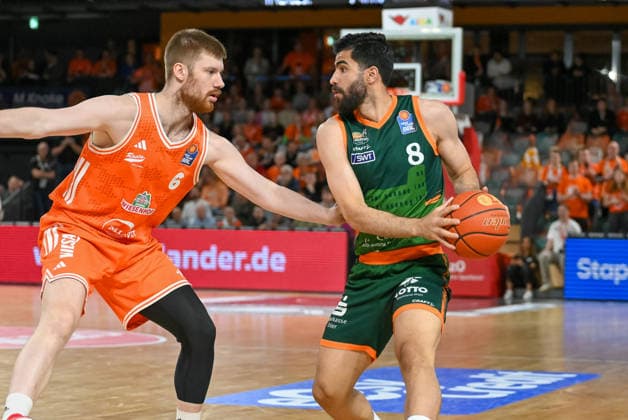 Behnam Yakhchali VET CONCEPT Gladiators Trier, 08 vs Lars Thiemann RASTA Vechta, 21 RASTA Vechta vs VET CONCEPT Gladiators Trier, easyCredit Basketball Bundesliga, Play Ins, 2025 2026 season, 12 05 2026, RASTA Vechta vs VET CONCEPT Gladiators Trier, easyCredit Basketball Bundesliga, Play Ins, 2025 2026 season, 12 05 2026 Vechta Copyright: xEibner-Pressefoto RobertxGertzenx EP_RGN
