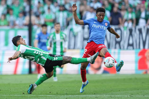 ESP: Real Betis - Elche CF. La Liga EA Sports. Date 36 Buba Sangare of Elche CF and Juan Camilo Cucho Hernandez of Real Betis during the La Liga EA Sports match between Real Betis and Elche CF played at La Cartuja Stadium on May 12, 2026 in Sevilla, Spain. kpng Copyright: xAntonioxPozox xPRESSINPHOTOx AP_260512_BET_ELC_2526_023