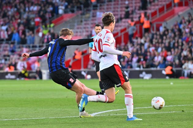 Southampton v Middlesbrough, EFL Sky Bet Championship, Play Off Second Leg Tommy Conway (9) of Middlesbrough shoots at goal during the EFL Sky Bet Championship Play Off Second Leg match between Southampton and Middlesbrough at the St Mary s Stadium, Southampton, UK on 12 May 2026. Southampton St Mary s Stadium Hampshire UK Editorial use only DataCo restrictions apply See www.football-dataco.com , Copyright: xGrahamxHuntx PSI-24239-0059