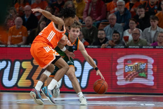 GER, Basketball, easy Credit BBL, Play Ins, Rasta Vechta vs VET CONCEPT Gladiators Trier 12 05 2026, Rasta Dome, Vechta, GER, easy Credit BBL, Play Ins, Rasta Vechta vs VET CONCEPT Gladiators Trier, pictured Steven ASHWORTH VET CONCEPT Gladiators Trier 1 Alonzo VERGE JR Rasta Vechta 11 nordphotoxgmbhx xRojahn nph00310