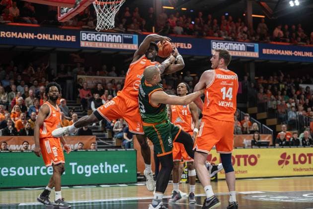 GER, Basketball, easy Credit BBL, Play Ins, Rasta Vechta vs VET CONCEPT Gladiators Trier 12 05 2026, Rasta Dome, Vechta, GER, easy Credit BBL, Play Ins, Rasta Vechta vs VET CONCEPT Gladiators Trier, pictured TJ BAMBA Rasta Vechta 5 Maik ZIRBES VET CONCEPT Gladiators Trier 33 Philipp KERKENHOFF Rasta Vechta 14 nordphotoxgmbhx xRojahn nph00310