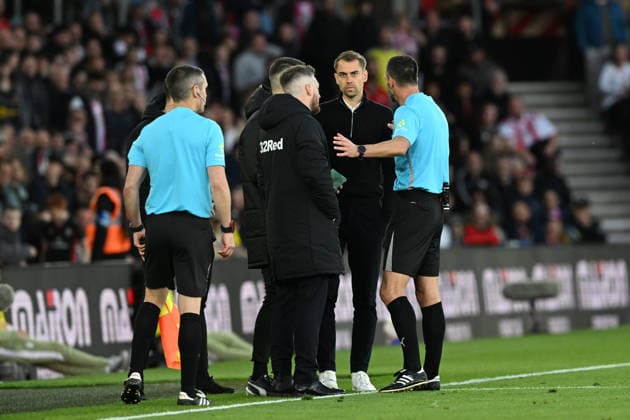 Southampton v Middlesbrough, EFL Sky Bet Championship, Play Off Second Leg Referee Andy Madley has words with Middlesbrough manager Kim Hellberg and Southampton manager Tonda Eckert about the behaviour of the players during the EFL Sky Bet Championship Play Off Second Leg match between Southampton and Middlesbrough at the St Mary s Stadium, Southampton, UK on 12 May 2026. Southampton St Mary s Stadium Hampshire UK Editorial use only DataCo restrictions apply See www.football-dataco.com , Copyright: xGrahamxHuntx PSI-24239-0067