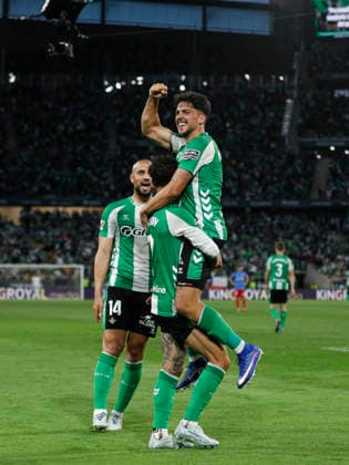 ESP: Real Betis - Elche CF. La Liga EA Sports. Date 36 Pablo Fornals of Real Betis celebrates after scoring the 2-1 during the La Liga EA Sports match between Real Betis and Elche CF played at La Cartuja Stadium on May 12, 2026 in Sevilla, Spain. kpng Copyright: xAntonioxPozox xPRESSINPHOTOx AP_260512_BET_ELC_2526_035