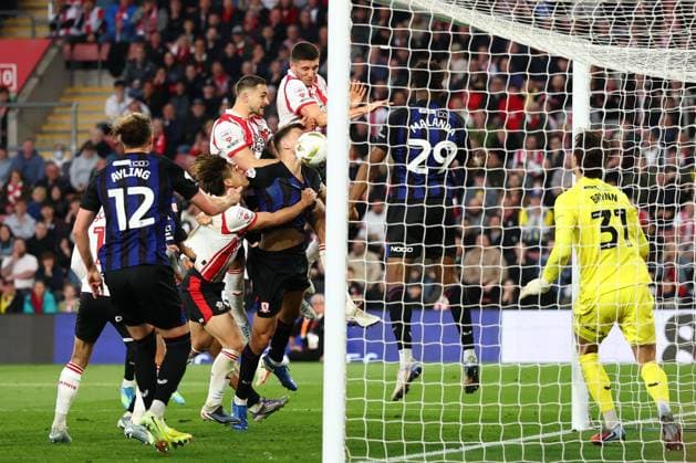 Ross Stewart of Southampton scoring a goal (1-1) Southampton v Middlesbrough, EFL Sky Bet Championship, Play-Off Semi Final, Second Leg, Football, St Mary s Stadium, Southampton, UK - 12 May 2026Southampton St Mary s Stadium United Kingdom EDITORIAL USE ONLY No use with unauthorised audio, video, data, fixture lists, club league logos or live services. Online in-match use limited to 120 images, no video emulation. No use in betting, games or single club league player publications. Copyright: xSimonxDael Shutterstockx 16871476am