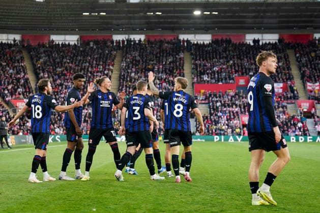 Southampton v Middlesbrough, Sky Bet Championship Middlesbrough midfielder Riley McGree (8) scores a GOAL 0-1 and celebrates Middlesbrough defender Luke Ayling (12) Middlesbrough midfielder Aidan Morris (18) Middlesbrough defender Matt Targett (3) during the Southampton v Middlesbrough EFL Sky Bet Championship Play-Off Semi-Final 2nd Leg match at St Mary s Stadium, Southampton, England on 12 May 2026 Credit: Robbie Hoad Every Second Media Editorial use only. All images are copyright Every Second Media Limited. No images may be reproduced without prior permission. All rights reserved. Premier League and Football League images are subject to licensing agreements with Football DataCo Limited. see https: www.football-dataco.com Copyright: xIMAGO EveryxSecondxMediax ESM-1990-0018 RobbiexHoadx xEveryxSecondxMediax