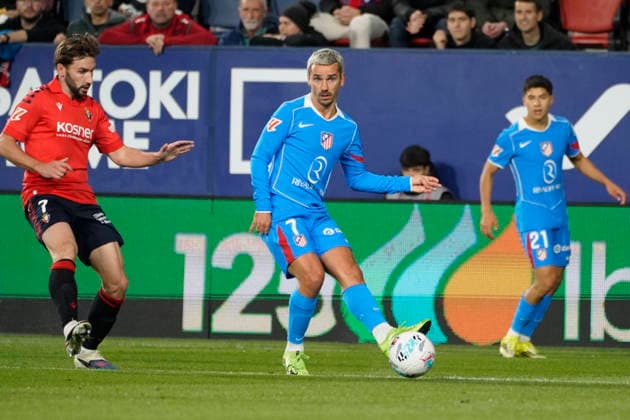 Antoine Griezmann of Atletico de Madrid seen during LaLiga EA SPORTS game between teams of CA Osasuna and Atletico de Madrid (Mickael Ducint Ball Raw Images PT) Pamplona El Sadar Spain Copyright: xMickaelxDucintx mickaelducint_osasuna_atletico079