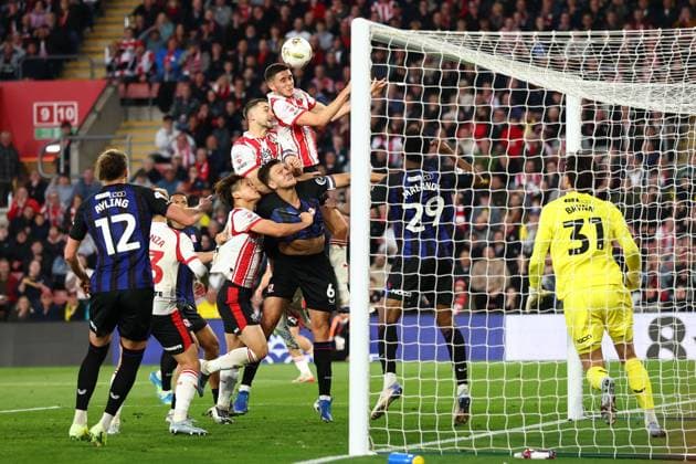 Ross Stewart of Southampton scoring a goal (1-1) Southampton v Middlesbrough, EFL Sky Bet Championship, Play-Off Semi Final, Second Leg, Football, St Mary s Stadium, Southampton, UK - 12 May 2026Southampton St Mary s Stadium United Kingdom EDITORIAL USE ONLY No use with unauthorised audio, video, data, fixture lists, club league logos or live services. Online in-match use limited to 120 images, no video emulation. No use in betting, games or single club league player publications. Copyright: xSimonxDael Shutterstockx 16871476ay