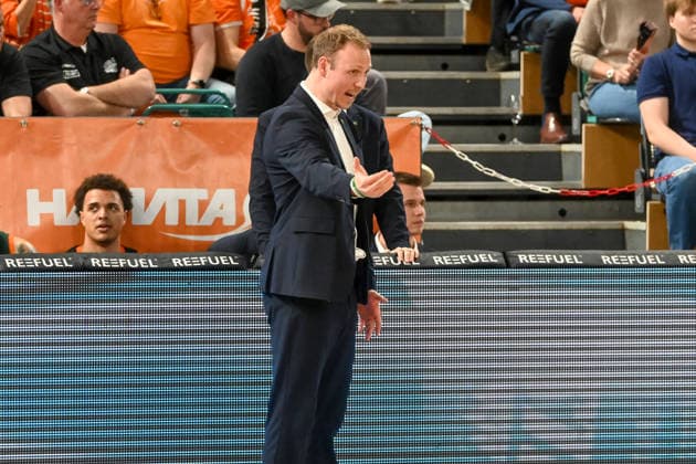 Jacques Schneider VET CONCEPT Gladiators Trier, Coach gestures RASTA Vechta vs VET CONCEPT Gladiators Trier, easyCredit Basketball Bundesliga, Play Ins, Season 2025 2026, 12 05 2026, RASTA Vechta vs VET CONCEPT Gladiators Trier, easyCredit Basketball Bundesliga, Play Ins, Season 2025 2026, 12 05 2026 Vechta Copyright: xEibner-Pressefoto RobertxGertzenx EP_RGN