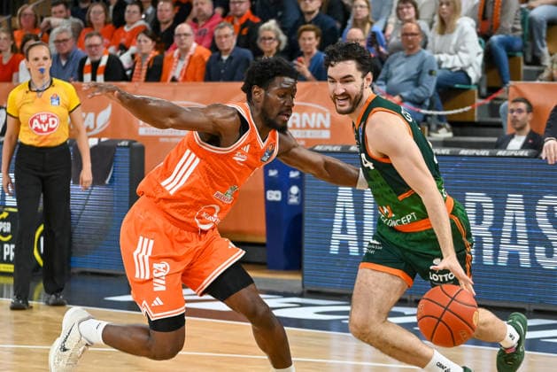 Clay Guillozet VET CONCEPT Gladiators Trier, 04 vs TJ Bamba RASTA Vechta, 05 RASTA Vechta vs VET CONCEPT Gladiators Trier, easyCredit Basketball Bundesliga, Play Ins, Season 2025 2026, 12 05 2026, RASTA Vechta vs VET CONCEPT Gladiators Trier, easyCredit Basketball Bundesliga, Play Ins, Season 2025 2026, 12 05 2026 Vechta Copyright: xEibner-Pressefoto RobertxGertzenx EP_RGN
