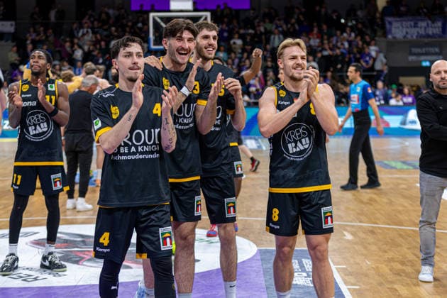ProA, BG Goettingen vs Bozic Estriche Kirchheim Knights, Sparkassen Arena Goettingen 12 05 2026 ProA, Goettingen, Germany 12 05 2026 The players of the Bozic Estriche Kirchheim Knights after the game, Barmer ProA 2 Basketball Bundesliga, Playoffs, Game of BG Goettingen vs Bozic Estriche Kirchheim Knights, Sparkassen Arena Goettingen Copyright: xBEAUTIFULxSPORTS Freudensteinx