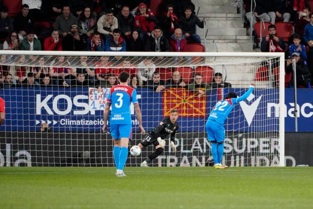 Ademola Lookman of Atletico de Madrid seen during LaLiga EA SPORTS game between teams of CA Osasuna and Atletico de Madrid (Mickael Ducint Ball Raw Images PT) Pamplona El Sadar Spain Copyright: xMickaelxDucintx mickaelducint_osasuna_atletico087