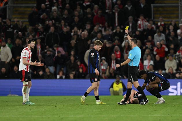 Southampton v Middlesbrough, EFL Sky Bet Championship, Play Off Second Leg Finn Azaz (10) of Southampton is shown a yellow card, booked by referee Andy Madley for a foul on Matt Targett (3) of Middlesbrough ˜during the EFL Sky Bet Championship Play Off Second Leg match between Southampton and Middlesbrough at the St Mary s Stadium, Southampton, UK on 12 May 2026. Southampton St Mary s Stadium Hampshire UK Editorial use only DataCo restrictions apply See www.football-dataco.com , Copyright: xGrahamxHuntx PSI-24239-0076