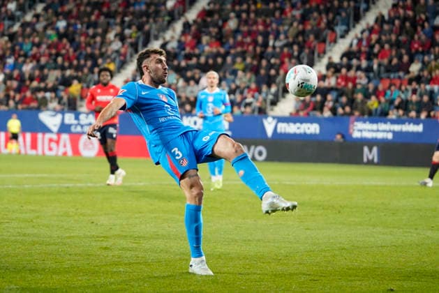 Matteo Ruggeri of Atletico de Madrid seen during LaLiga EA SPORTS game between teams of CA Osasuna and Atletico de Madrid (Mickael Ducint Ball Raw Images PT) Pamplona El Sadar Spain Copyright: xMickaelxDucintx mickaelducint_osasuna_atletico109