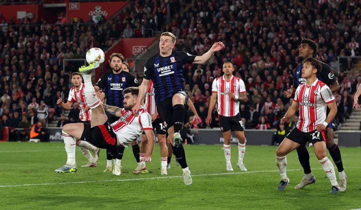 Ryan Manning of Southampton attempts an overhead kick Southampton v Middlesbrough, EFL Sky Bet Championship, Play-Off Semi Final, Second Leg, Football, St Mary s Stadium, Southampton, UK - 12 May 2026Southampton St Mary s Stadium United Kingdom EDITORIAL USE ONLY No use with unauthorised audio, video, data, fixture lists, club league logos or live services. Online in-match use limited to 120 images, no video emulation. No use in betting, games or single club league player publications. Copyright: xKieranxMcManus Shutterstockx 16871478bl