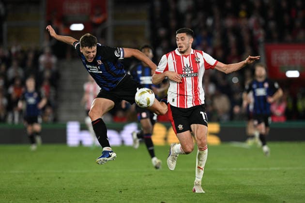 Southampton v Middlesbrough, EFL Sky Bet Championship, Play Off Second Leg Dael Fry (6) of Middlesbrough battles for possession with Ross Stewart (11) of Southampton during the EFL Sky Bet Championship Play Off Second Leg match between Southampton and Middlesbrough at the St Mary s Stadium, Southampton, UK on 12 May 2026. Southampton St Mary s Stadium Hampshire UK Editorial use only DataCo restrictions apply See www.football-dataco.com , Copyright: xGrahamxHuntx PSI-24239-0079