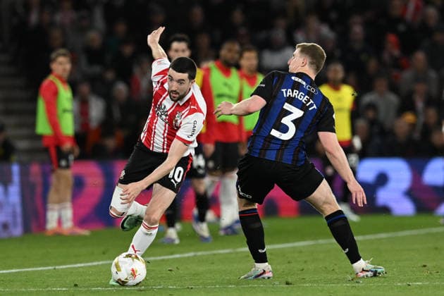 Southampton v Middlesbrough, EFL Sky Bet Championship, Play Off Second Leg Finn Azaz (10) of Southampton on the attack goes past Matt Targett (3) of Middlesbrough during the EFL Sky Bet Championship Play Off Second Leg match between Southampton and Middlesbrough at the St Mary s Stadium, Southampton, UK on 12 May 2026. Southampton St Mary s Stadium Hampshire UK Editorial use only DataCo restrictions apply See www.football-dataco.com , Copyright: xGrahamxHuntx PSI-24239-0086