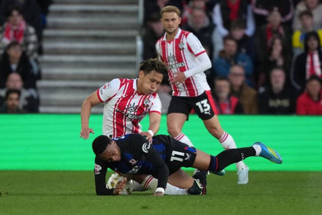 Southampton v Middlesbrough, EFL Sky Bet Championship, Play-Off Semi Final, Second Leg Football, St Marys Stadium, Southampton, UK - 12 May 2026 Kuryu Matsuki of Southampton and Morgan Whittaker of Middlesbrough. Southampton St Marys Stadium Southampton UK, UK NEWSPAPERS OUT Copyright: xSeanxRyanx