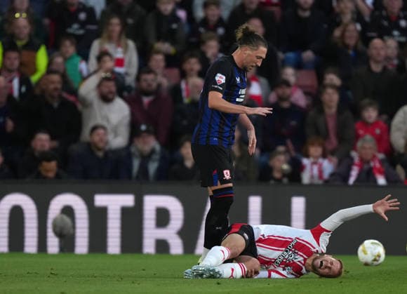 Southampton v Middlesbrough, EFL Sky Bet Championship, Play-Off Semi Final, Second Leg Football, St Marys Stadium, Southampton, UK - 12 May 2026 Luke Ayling of Middlesbrough brings down Leo Scienza of Southampton. Southampton St Marys Stadium Southampton UK, UK NEWSPAPERS OUT Copyright: xSeanxRyanx