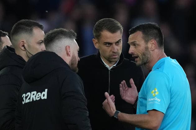Southampton v Middlesbrough, EFL Sky Bet Championship, Play-Off Semi Final, Second Leg Football, St Marys Stadium, Southampton, UK - 12 May 2026 Referee Andrew Madley explains to Tonda Eckert manager of Southampton and Kim Hellberg manager of Middlesbrough after a heated exchange. Southampton St Marys Stadium Southampton UK, UK NEWSPAPERS OUT Copyright: xSeanxRyanx