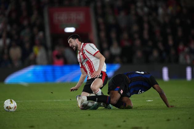 Southampton v Middlesbrough, EFL Sky Bet Championship, Play-Off Semi Final, Second Leg Football, St Marys Stadium, Southampton, UK - 12 May 2026 Finn Azaz of Southampton fouled by Adilson Malanda of Middlesbrough. Southampton St Marys Stadium Southampton UK, UK NEWSPAPERS OUT Copyright: xSeanxRyanx