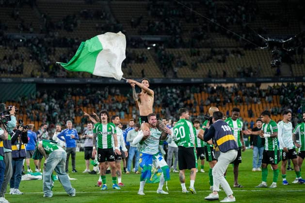 May 12, 2026, Sevilla, Sevilla, SPAIN: Players of Real Betis celebrate qualifies for the UEFA Champions League during the Spanish league, LaLiga EA Sports, football match played between Real Betis and Elche CF at La Cartuja stadium on May 12, 2026, in Sevilla, Spain. Sevilla SPAIN - ZUMAa181 20260512_zaa_a181_164 Copyright: xJoaquinxCorcherox
