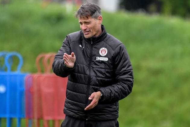 Coach Alexander Blessin Pauli Germany , Hamburg , Training ground at Kollaustrasse , Football , 1 Bundesliga , Training of FC St Pauli