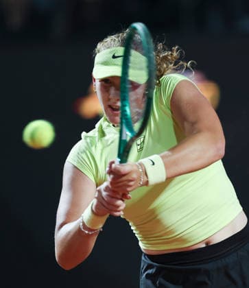 (260513) -- ROME, May 13, 2026 -- Mirra Andreeva of Russia hits a return during the women s singles quarterfinal between Coco Gauff of the United States and Mirra Andreeva of Russia at the WTA, Tennis Damen Italian Open in Rome, Italy, May 12, 2026. ) (SP)ITALY-ROME-TENNIS-WTA-ITALIAN OPEN LixJing 